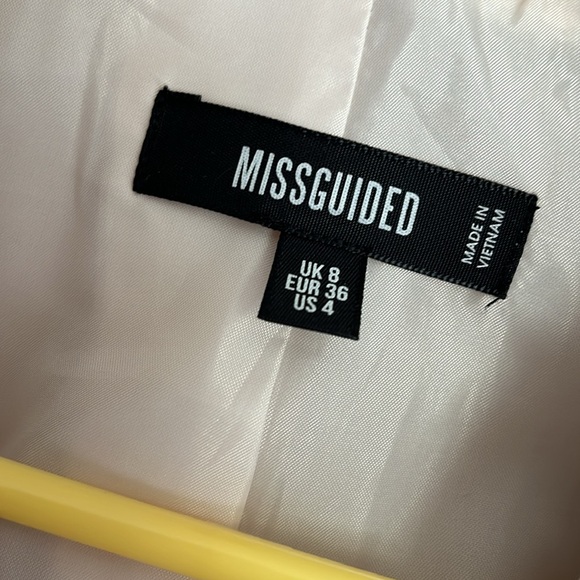 Missguided off white blazer size 4 oversized
felt blazer bin 33 GUC - Picture 5 of 9